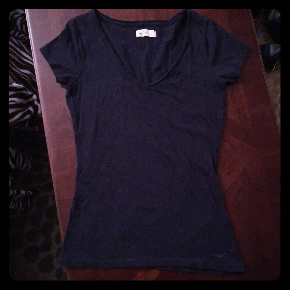 Hollister v neck t-shirt